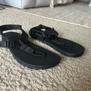 Bedrock Sandals Cairn Black - NEW IN BOX